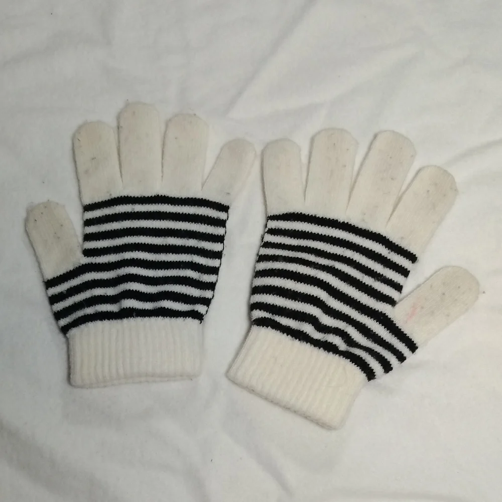 Women's Black And White Gloves